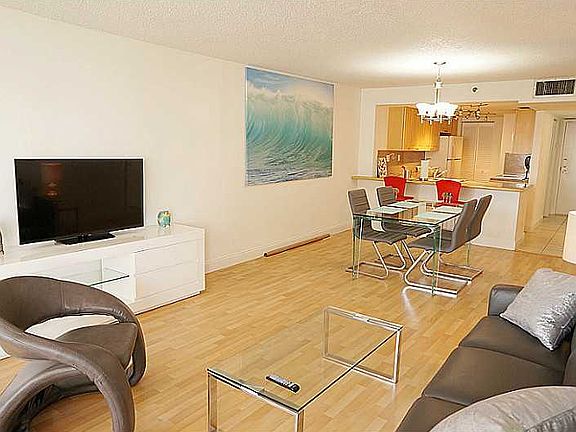 4th image of 1717 N Bayshore Dr APT 1450