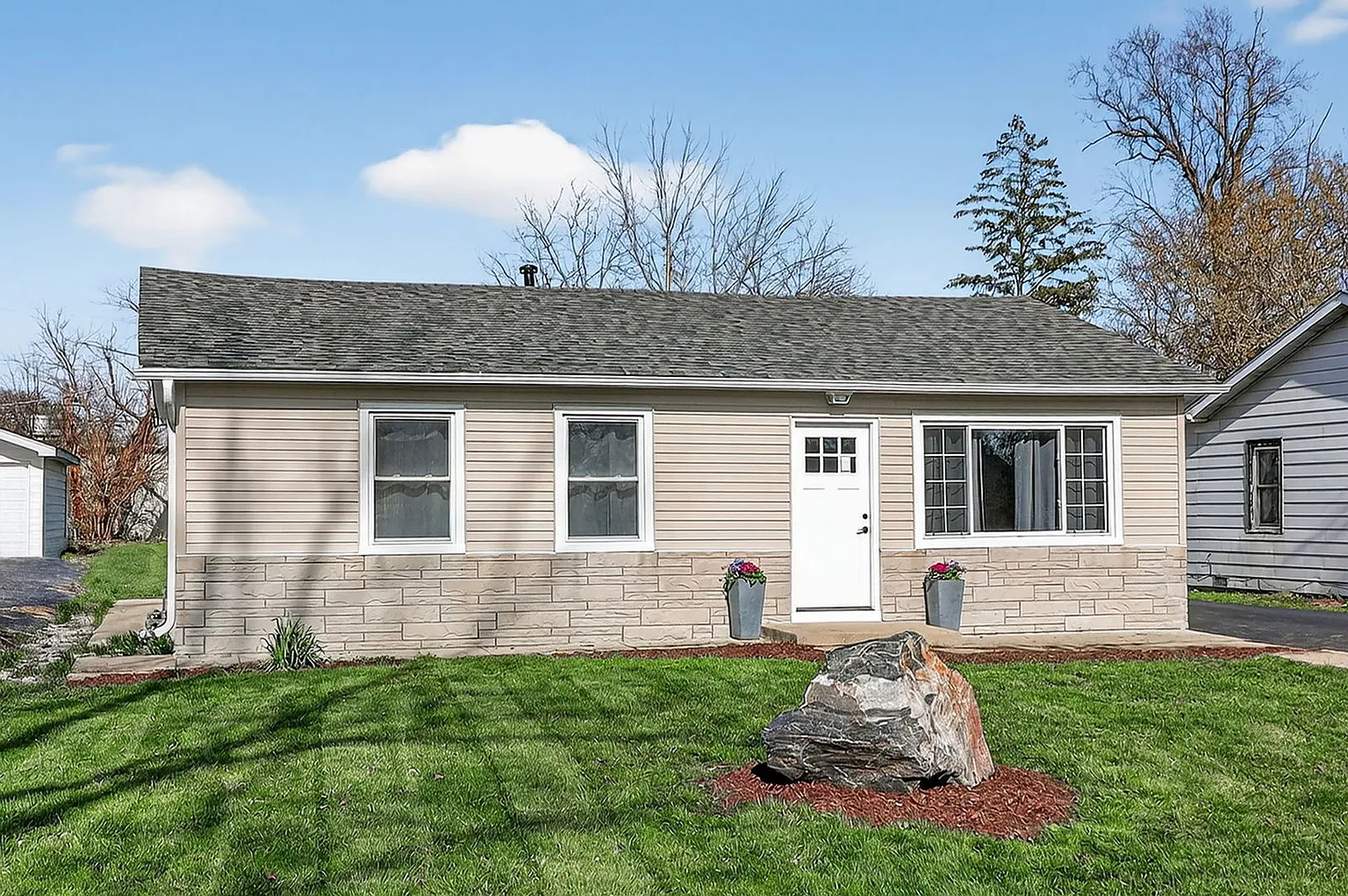 204 Mound St photo 1