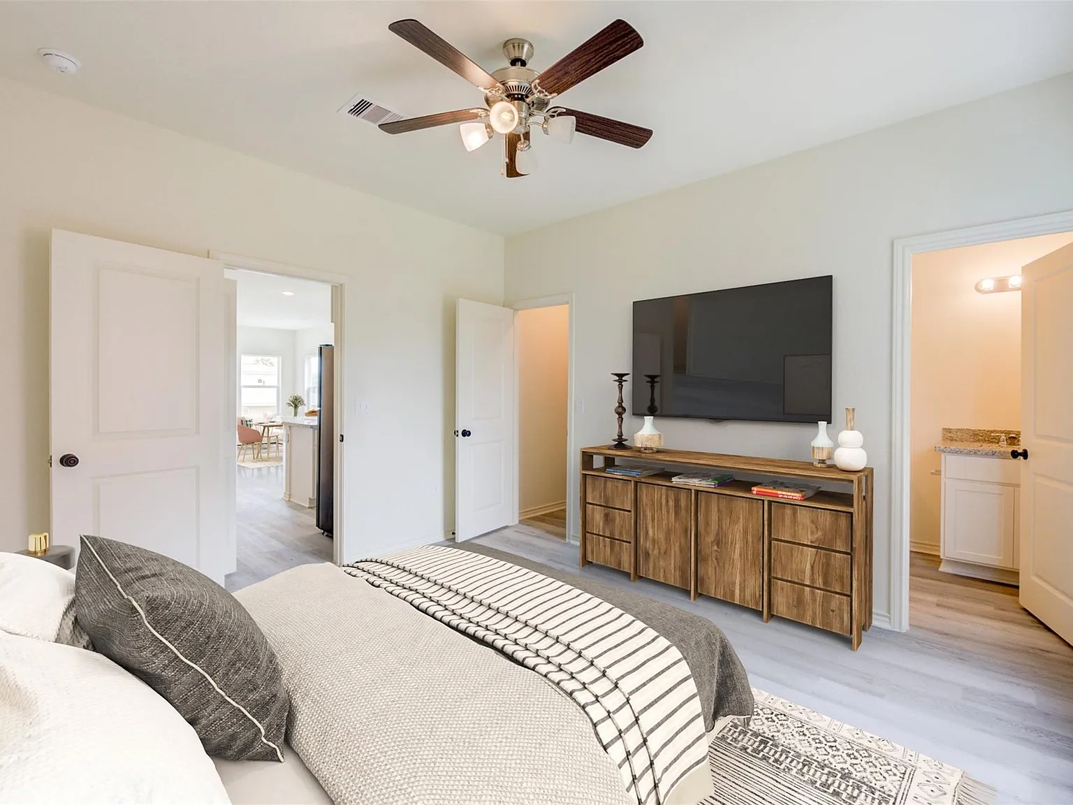 4 bed, 2.5 bath, 1552 sqft, $2,494 — Photo 4