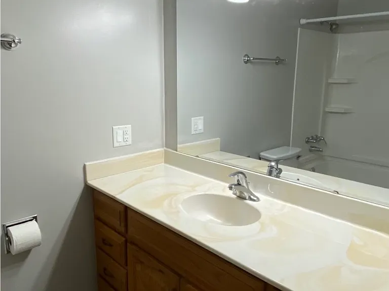 833 W 3600 S — Photo 11