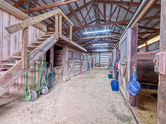 4th image of 846 Ada Ln