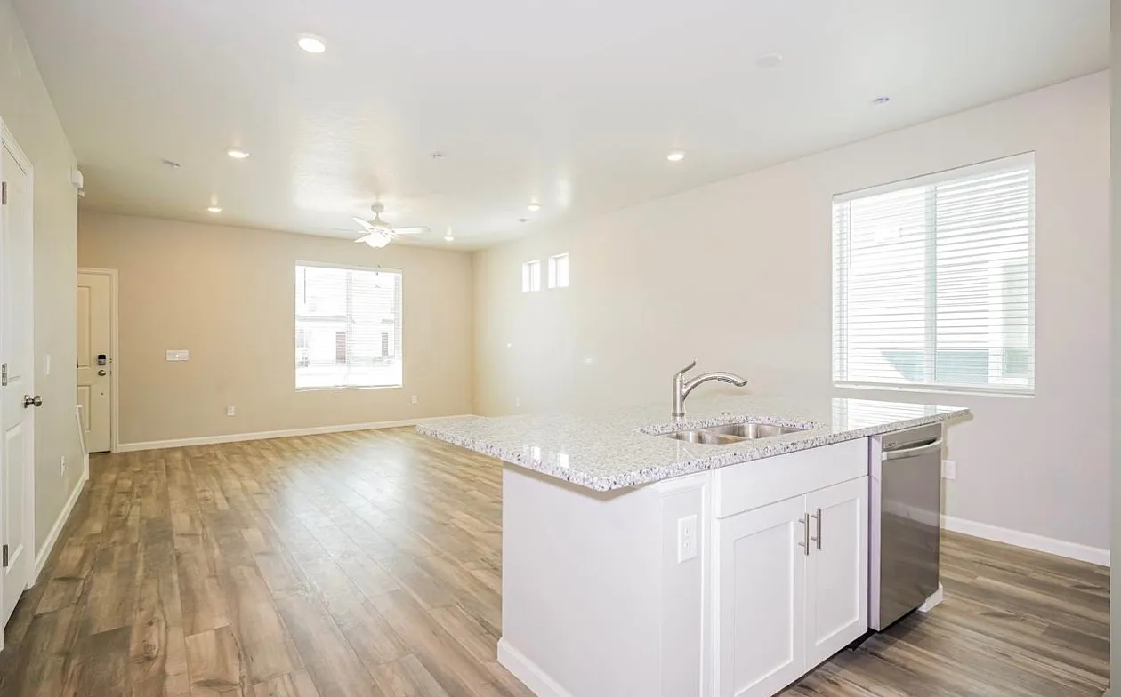 3 bed, 2.5 bath, 1488 sqft, $2,208 — Photo 1