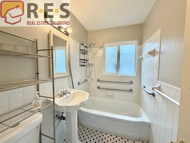 3201 S Holly St — Photo 14