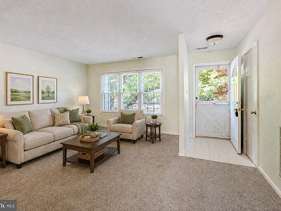 4th image of 1687 Hart Ct