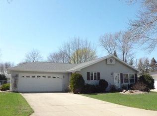 2513 S Meadowview Ln, Appleton, WI 54915