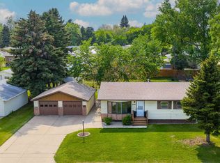 1720 2nd St SE, Minot, ND 58701