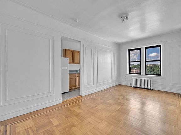 5th image of 1015 Summit Ave APT 2A