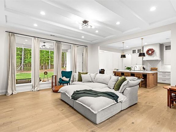 4th image of 79 Hunters Way