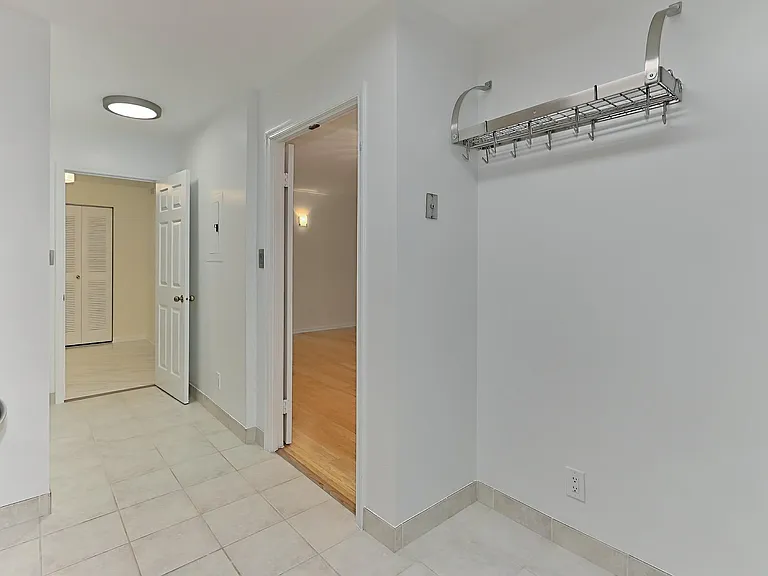 3800 Powell Ln #314 — Photo 5