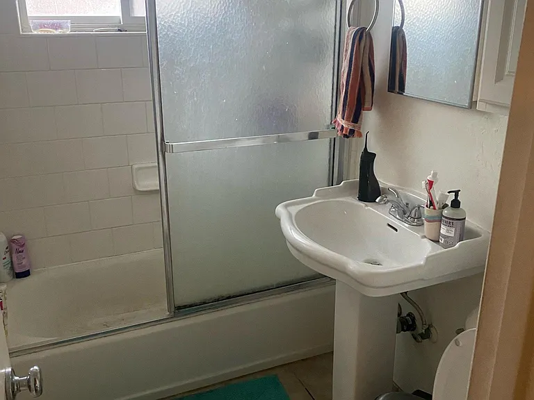 1063 1/2 Hornblend St — Photo 6