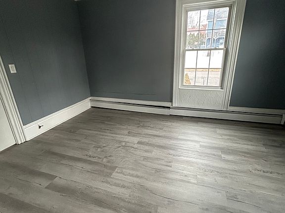 5th image of 1621 Smith St APT 5