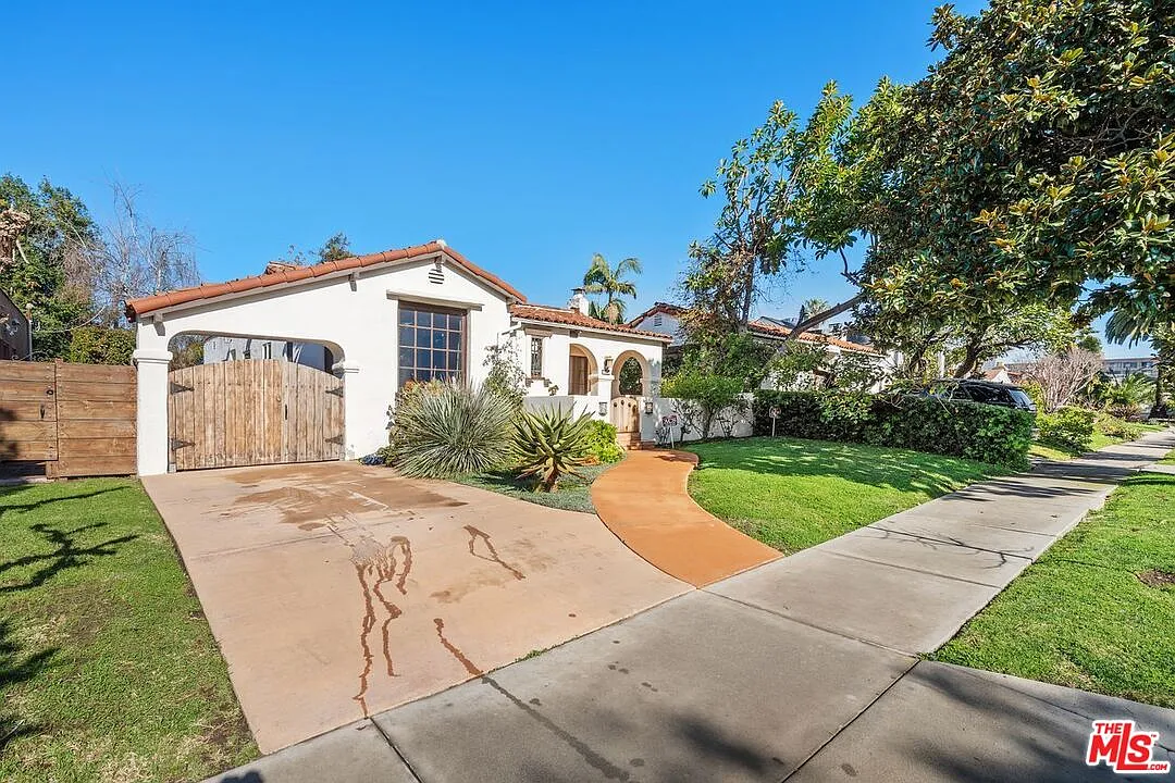 4 bed, 3.0 bath, 2060 sqft, $8,200 — Photo 4