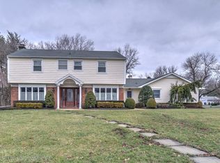 8 Vernon Rd, Marlboro, NJ 07746