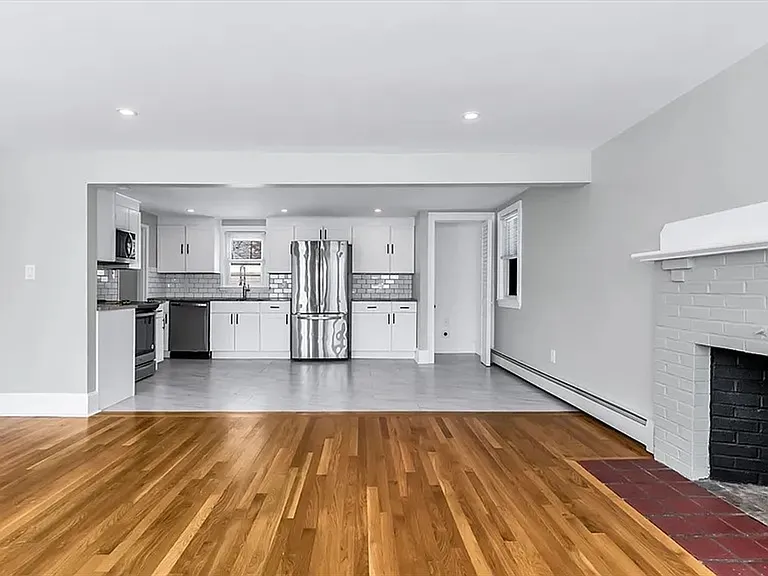 212 Cambridge Rd — Photo 7