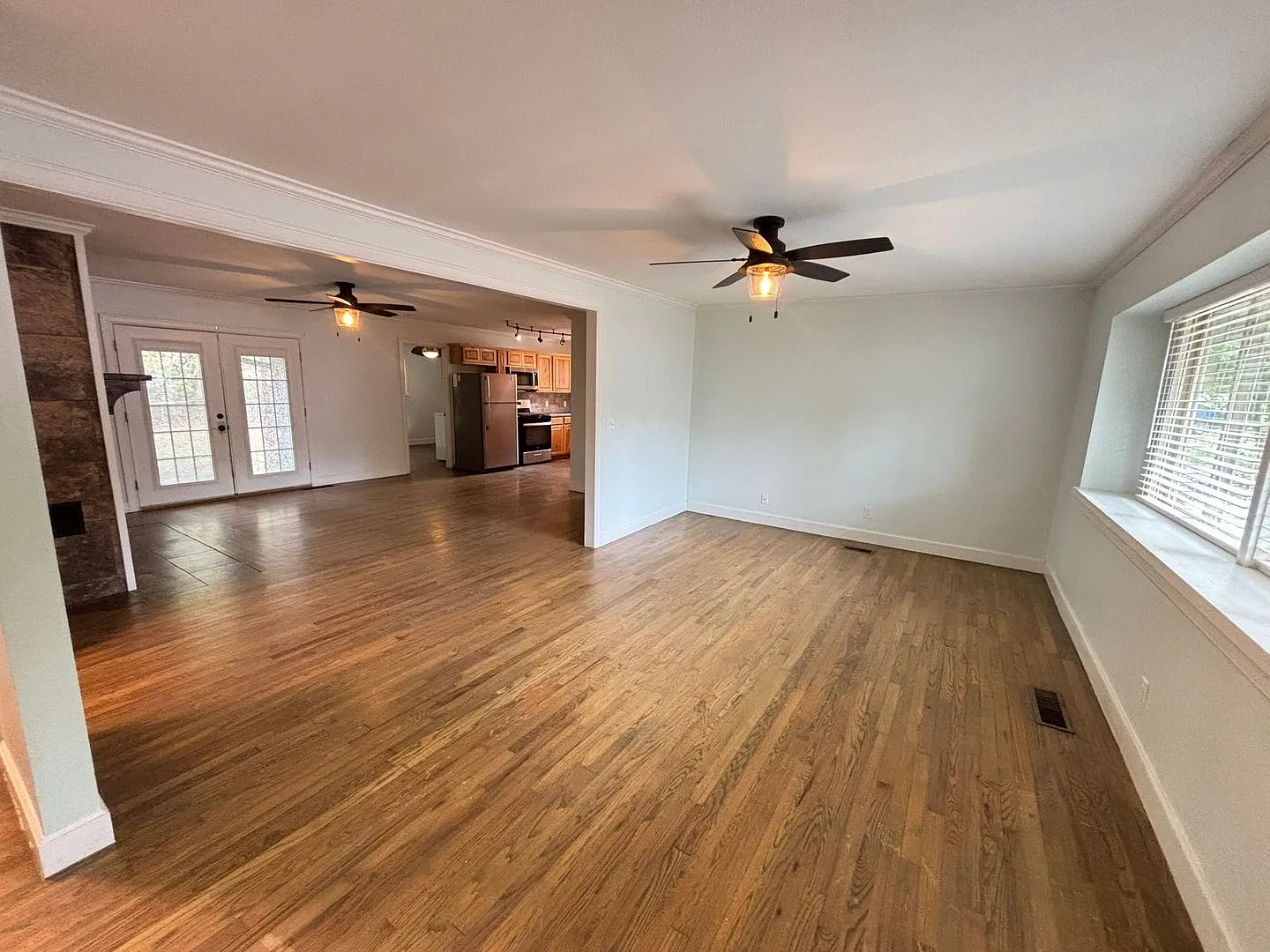 Stylish 3 Bedroom Home with Private Yard Near the University! — Photo 2