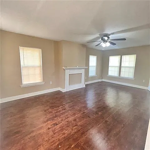 3 bed, 2.5 bath, 1500 sqft, $2,100 — Photo 4