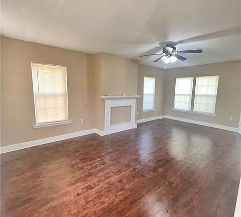 4th image of 3150 Virginia St