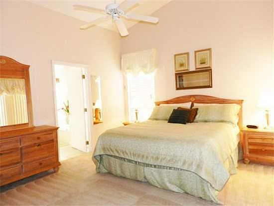 HR3P725TC-king-master-bedroom