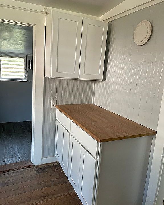 2nd image of 205 W Magnolia Ave