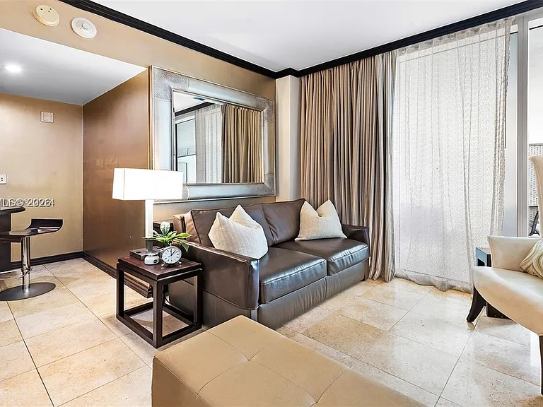 1437 Collins Ave #327 — Photo 8