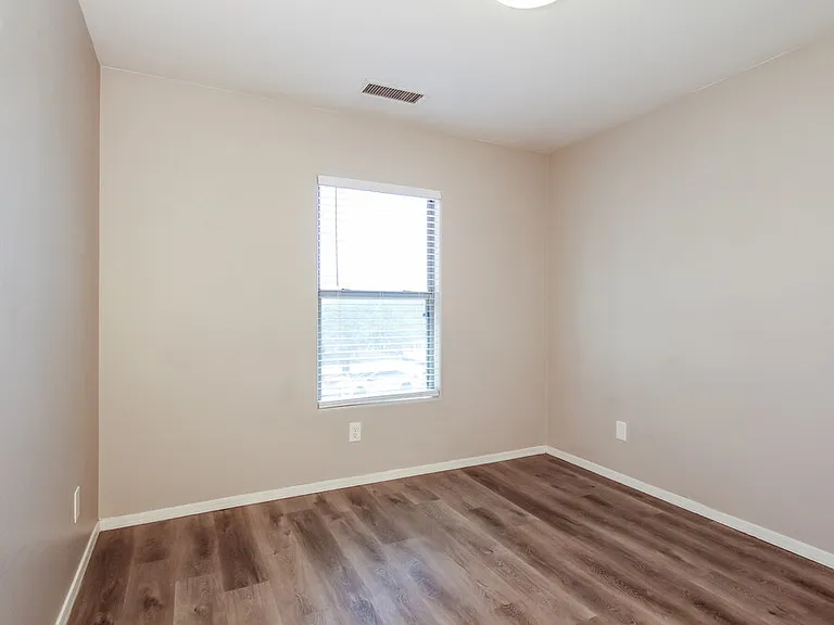 8961 S 253rd Ave — Photo 13
