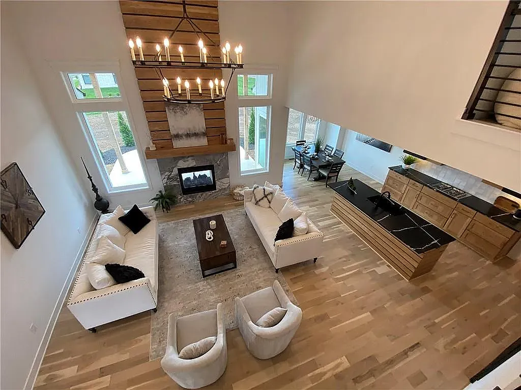 5 bed, 2788 sqft, $5,200 — Photo 2