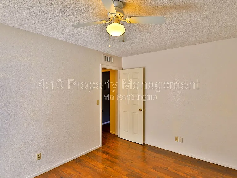 2729 N Salem #101 — Photo 10