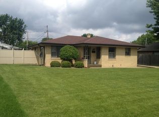 2120 Manor Ln, Peru, IL 61354