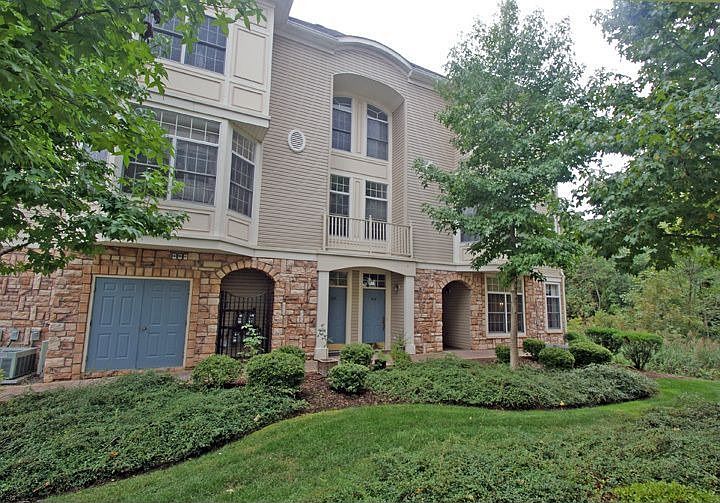 1st image of 820 Kensington Ln