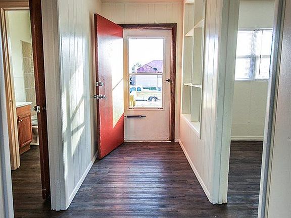 2nd image of 1020 E 5th St