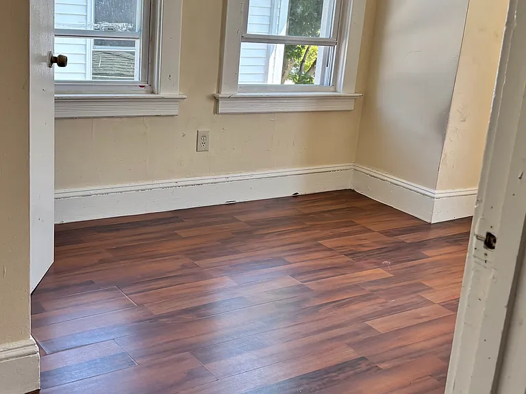 206 Montauk Ave — Photo 2