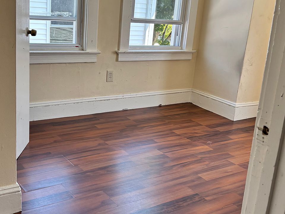 2nd image of 206 Montauk Ave