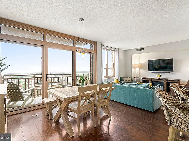 1 bed, 879 sqft, $3,000 — Photo 2