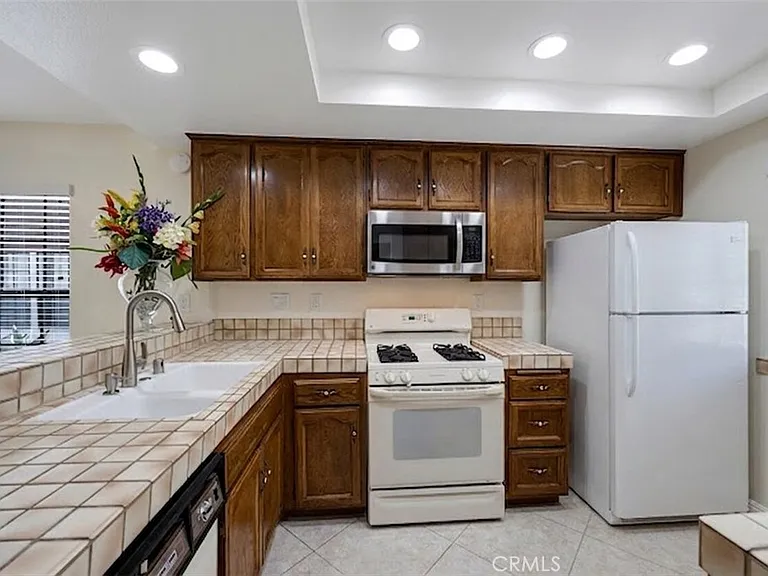 319 Molokai Dr — Photo 24