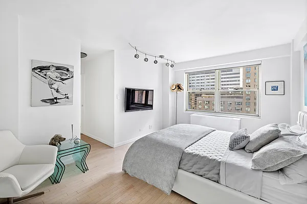 Sold by Douglas Elliman | media 20