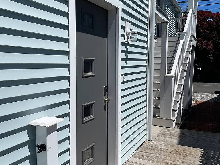 Easy, no stair access to main floor