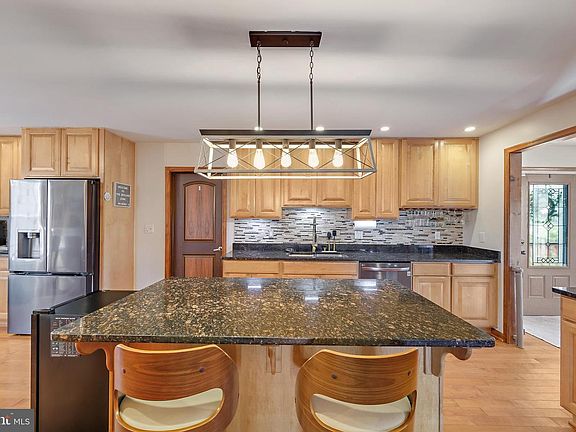 3rd image of 806 N Shore Dr