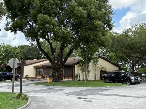 2201 Buttonwood Avenue #2201, Pembroke Pines, FL 33026