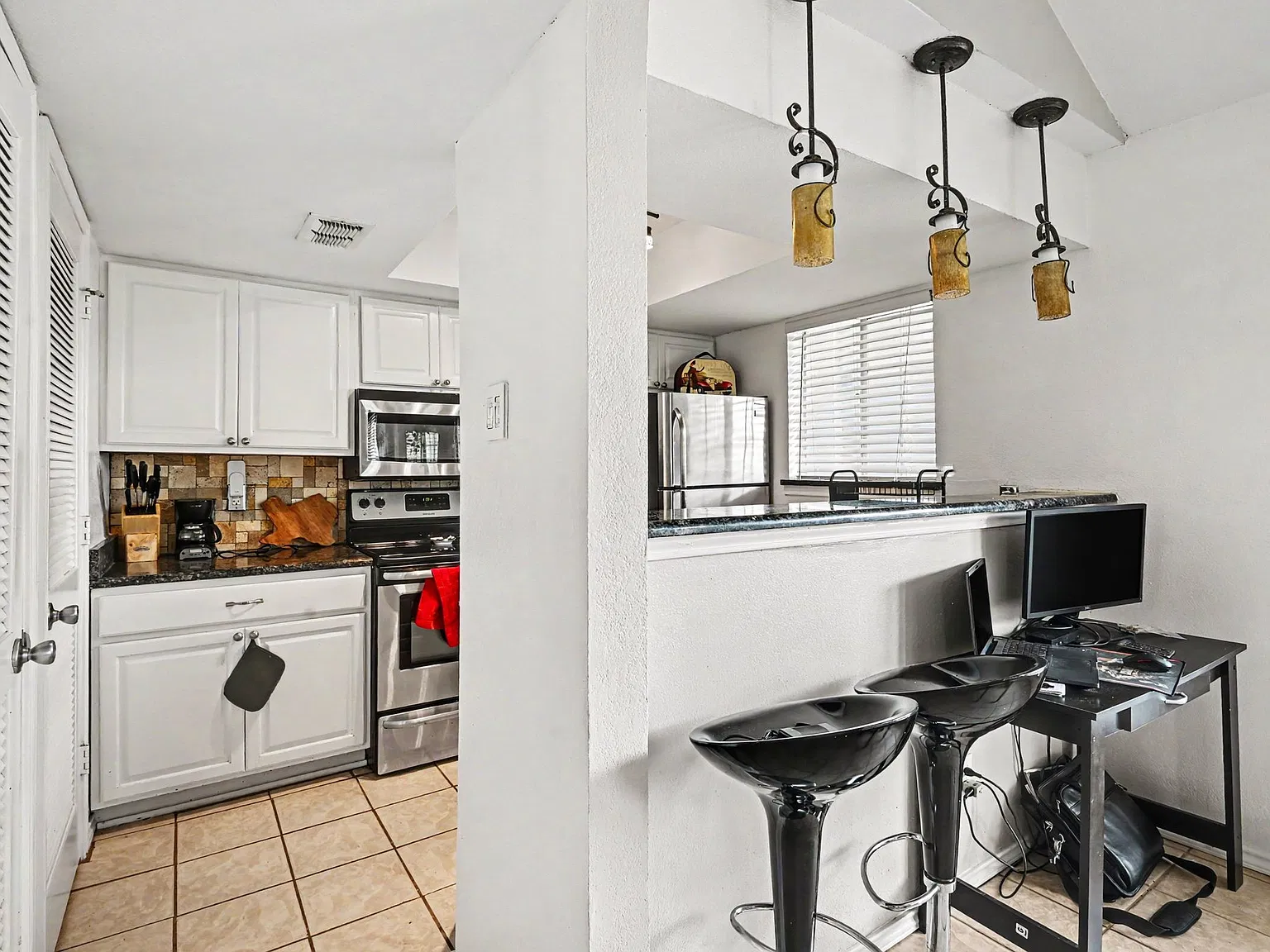 1 bed, 806 sqft, $1,350 — Photo 3