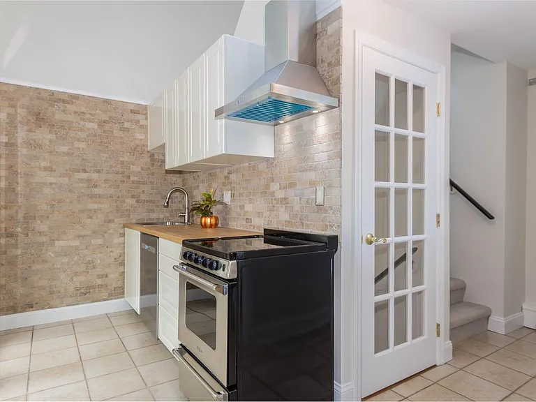 241 Maple Rd #1 — Photo 9