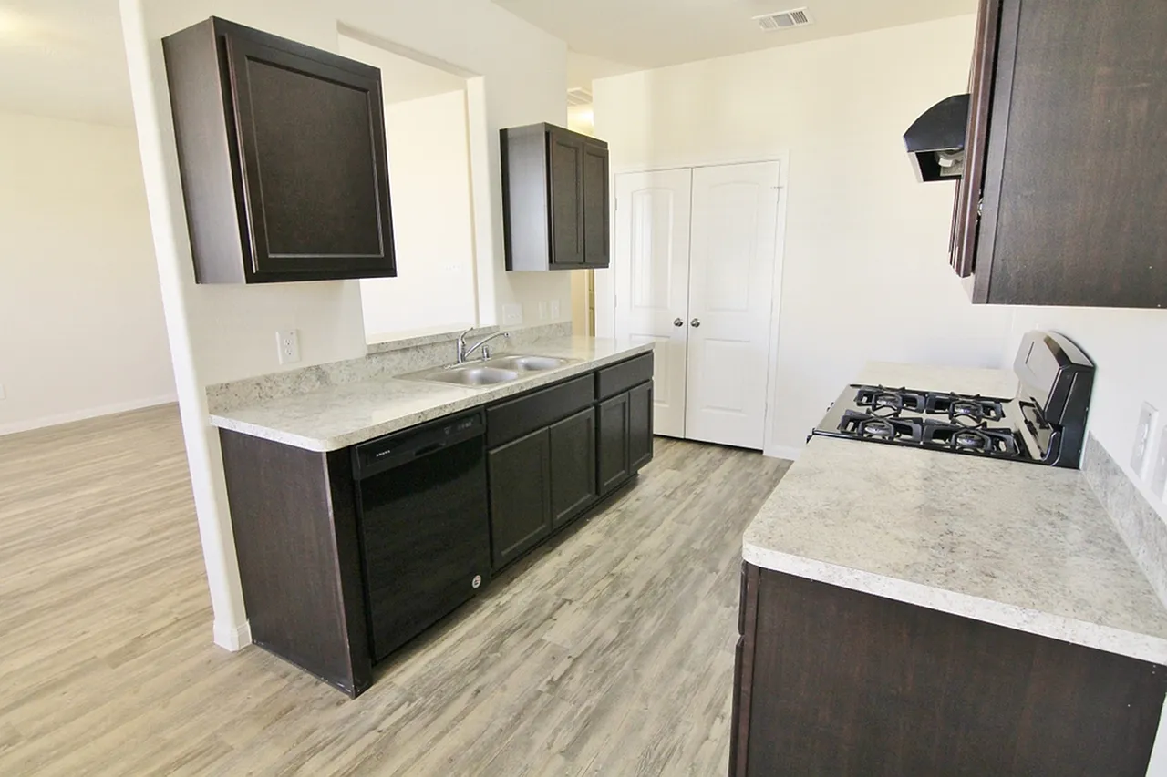 Brenwood Manor — Photo 4