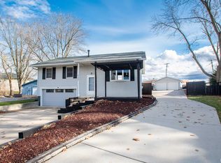 237 Briarcliff Dr, Washington, IL 61571