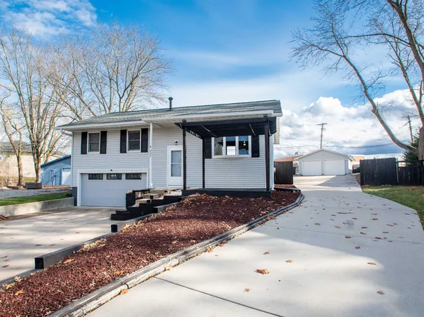 237 Briarcliff Dr, Washington, IL 61571