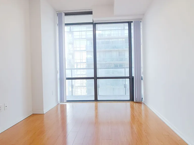 37 Grosvenor St #3308 — Photo 13