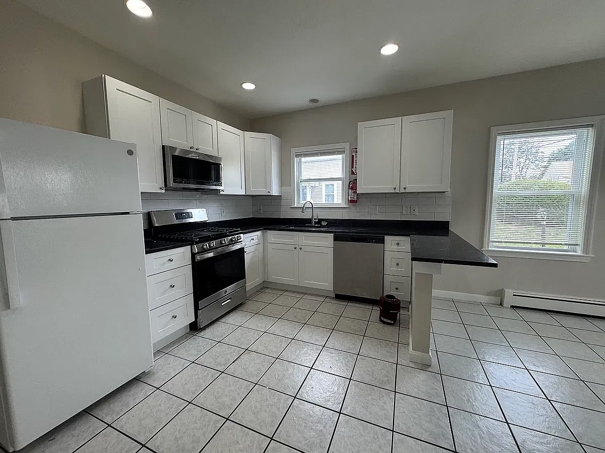 2 bed, 760 sqft, $1,800 — Photo 2
