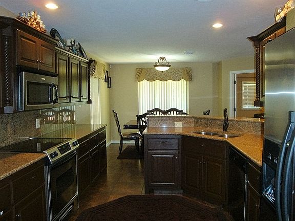 3rd image of 363 Meadowridge Cir