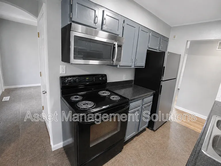 723 Riderwood Dr — Photo 5