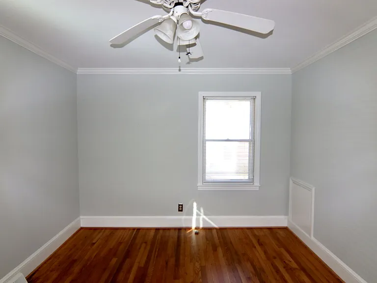 1058 Eastwood Dr — Photo 9