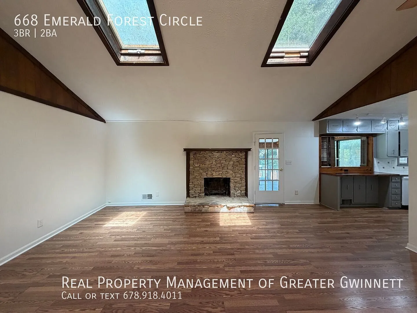 Beautiful Ranch Home with Sky Lights and Large Backyard! — Photo 3