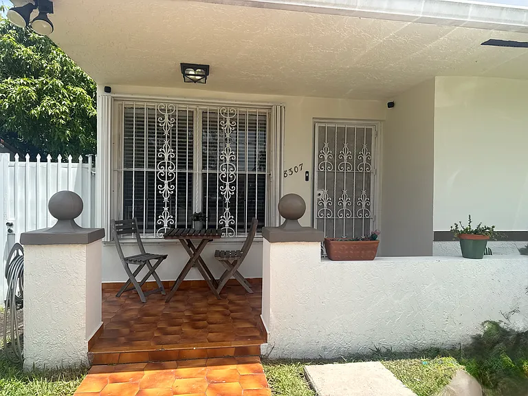 8307 SW 10th Ter — Photo 11